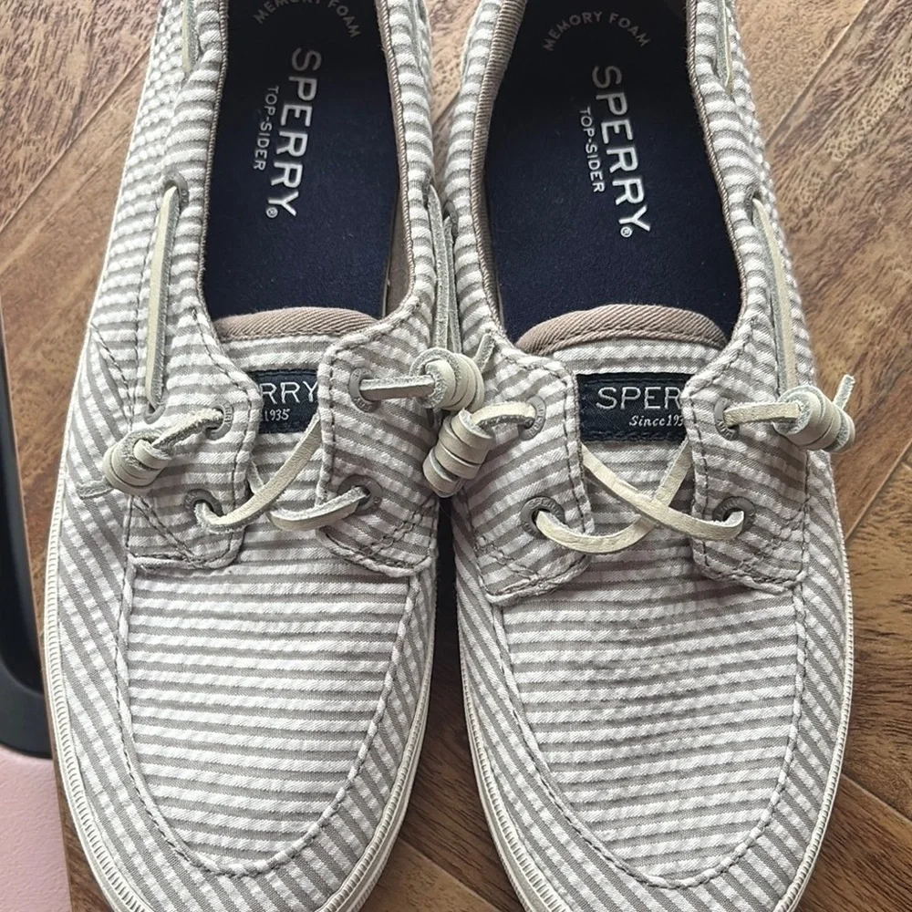 Sperry Women's Tan and White Striped Sneakers